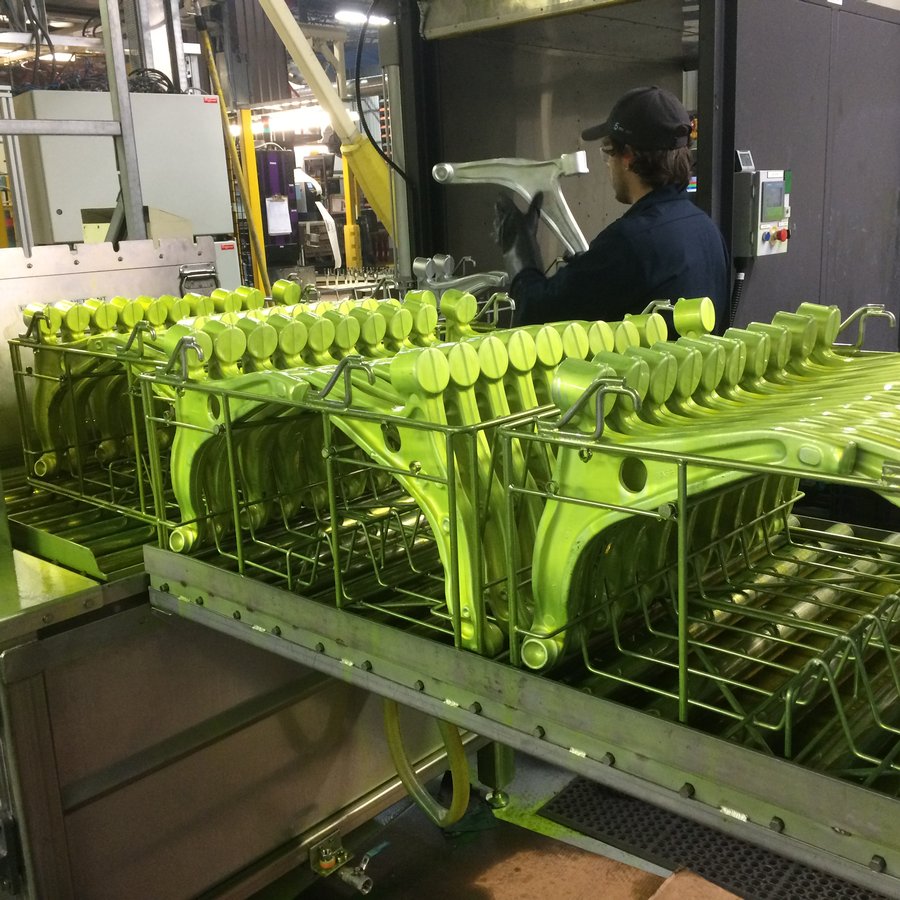 Ligne de contrôle par ressuage hybride Rolls-Royce